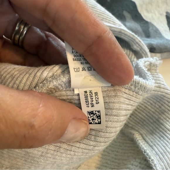 Aerie Gray Toned Camouflage Print Comfy and Soft Oversized Pullover Sweater Top - Picture 8 of 12